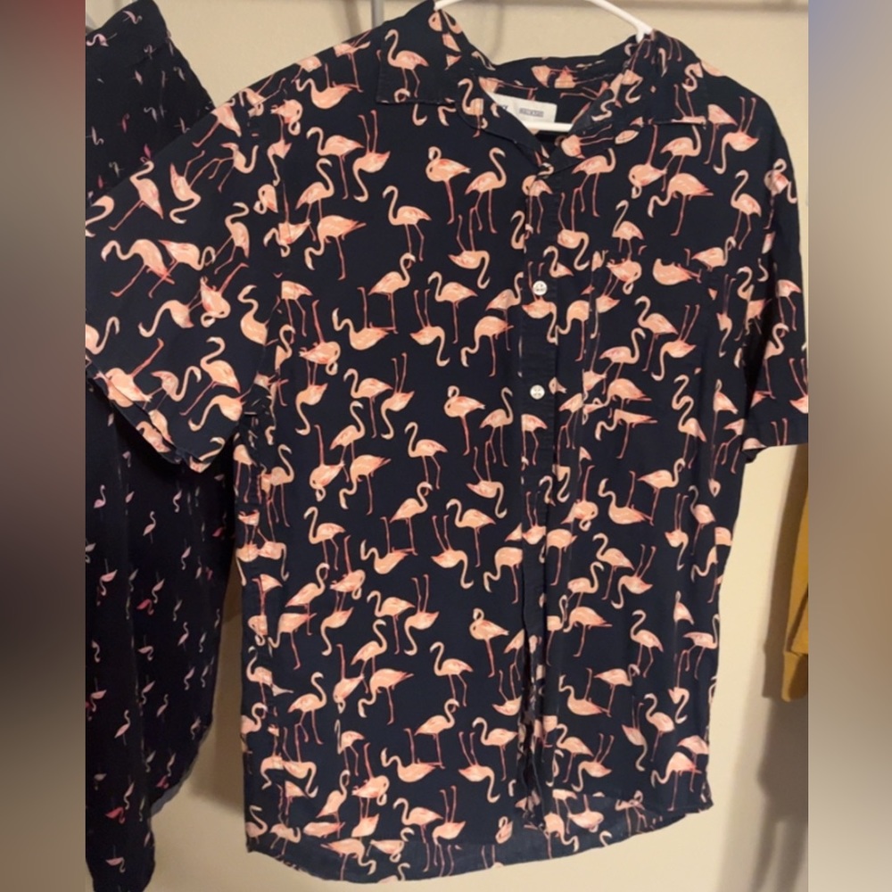 Button up flamingo Old Navy shirt size Large